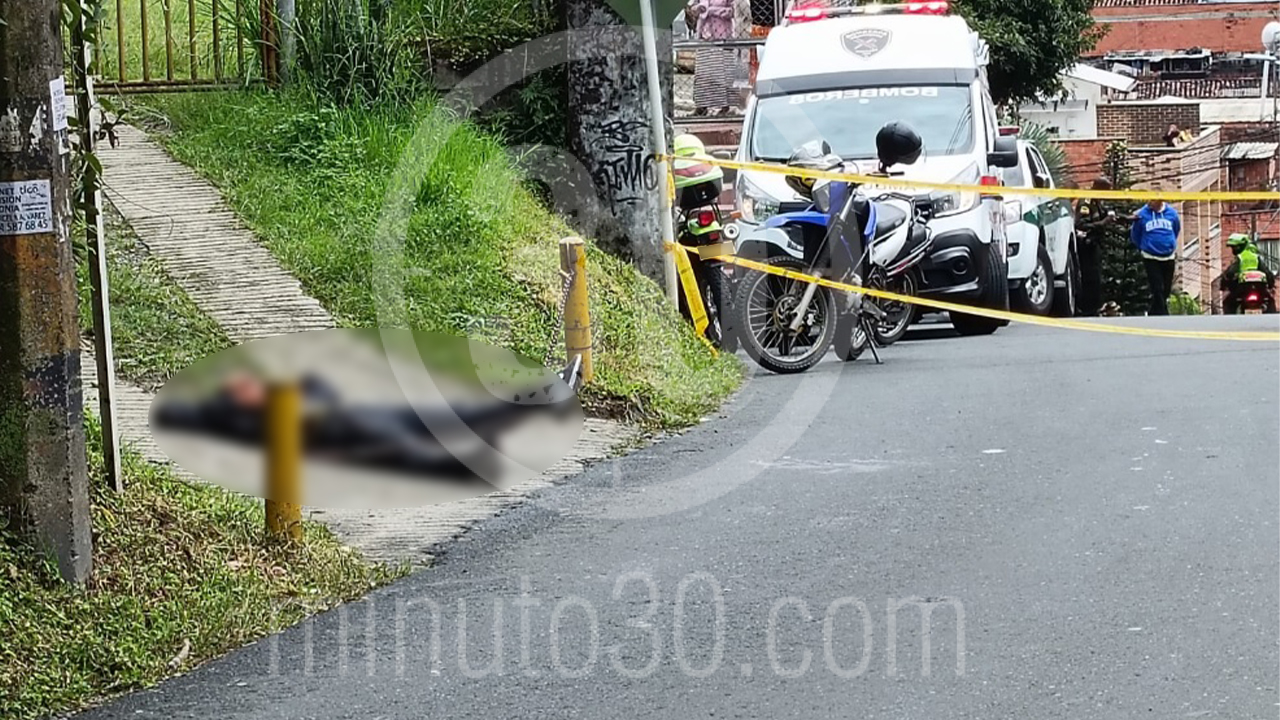 Fotos: Mataron a un hombre en Envigado, quedó tendido en plena vía pública