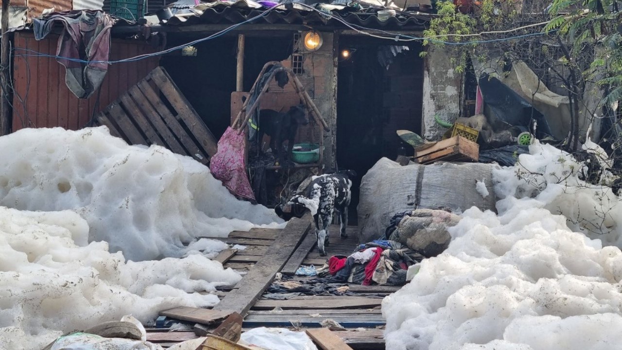 Espuma toxica barrio Soacha lluvias 2