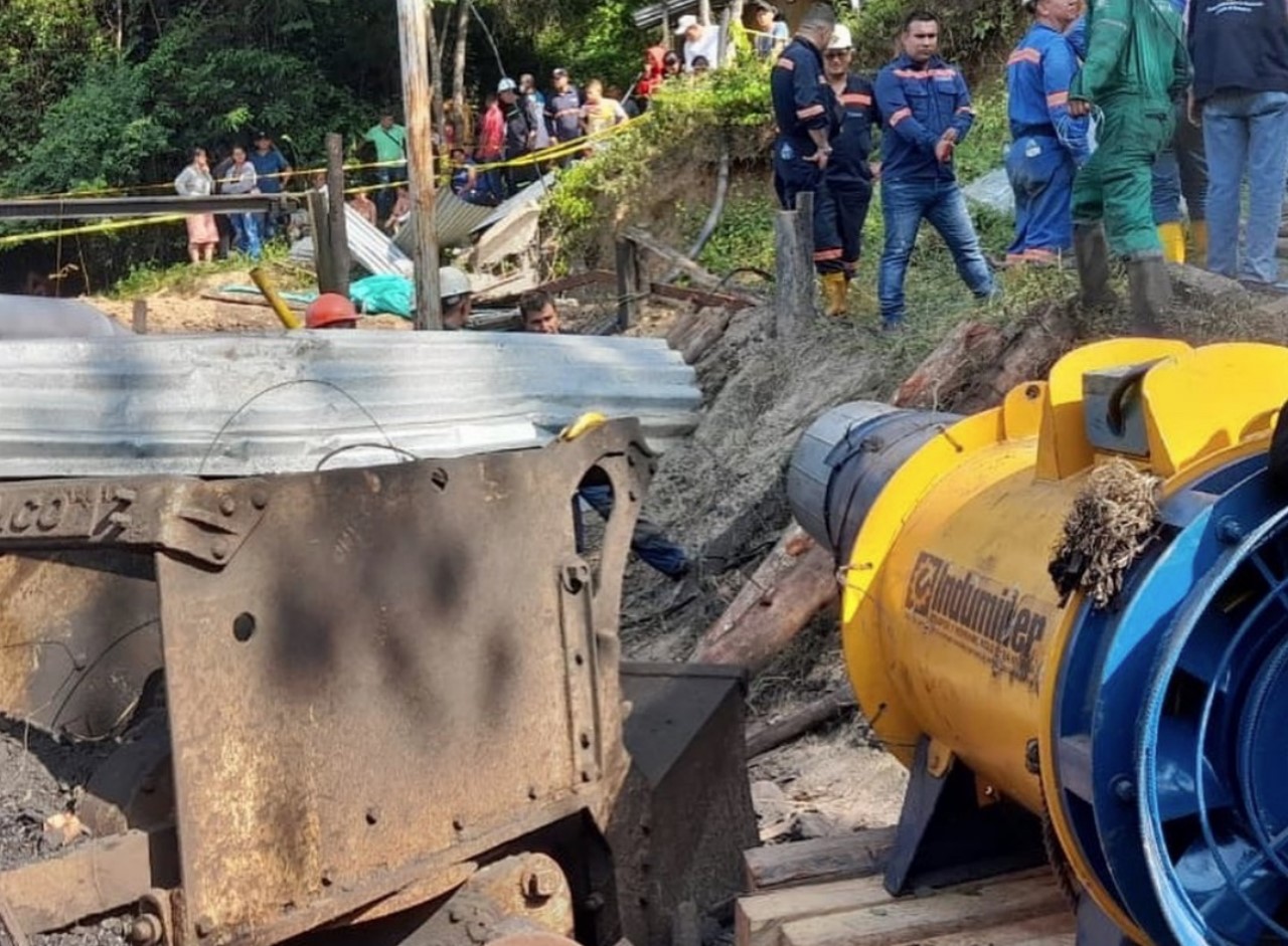 Hallaron el cuerpo de uno de los 14 mineros atrapados en mina de carbón de Norte de Santander 6 Hallan el cuerpo de uno de los 14 mineros atrapados en mina de carbon de Norte de Santander 3