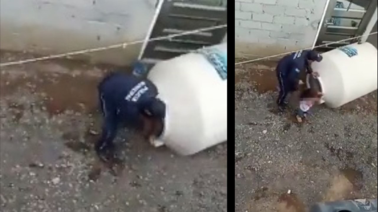 VIDEO. Rescataron a una niña de 3 años que sus padres dejaban dentro de un tanque de agua