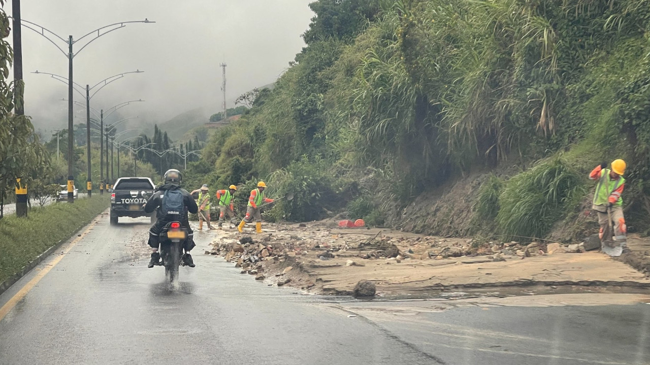 [Video] Se registraron 15 derrumbes en San Cristóbal, La Palma y Robledo
