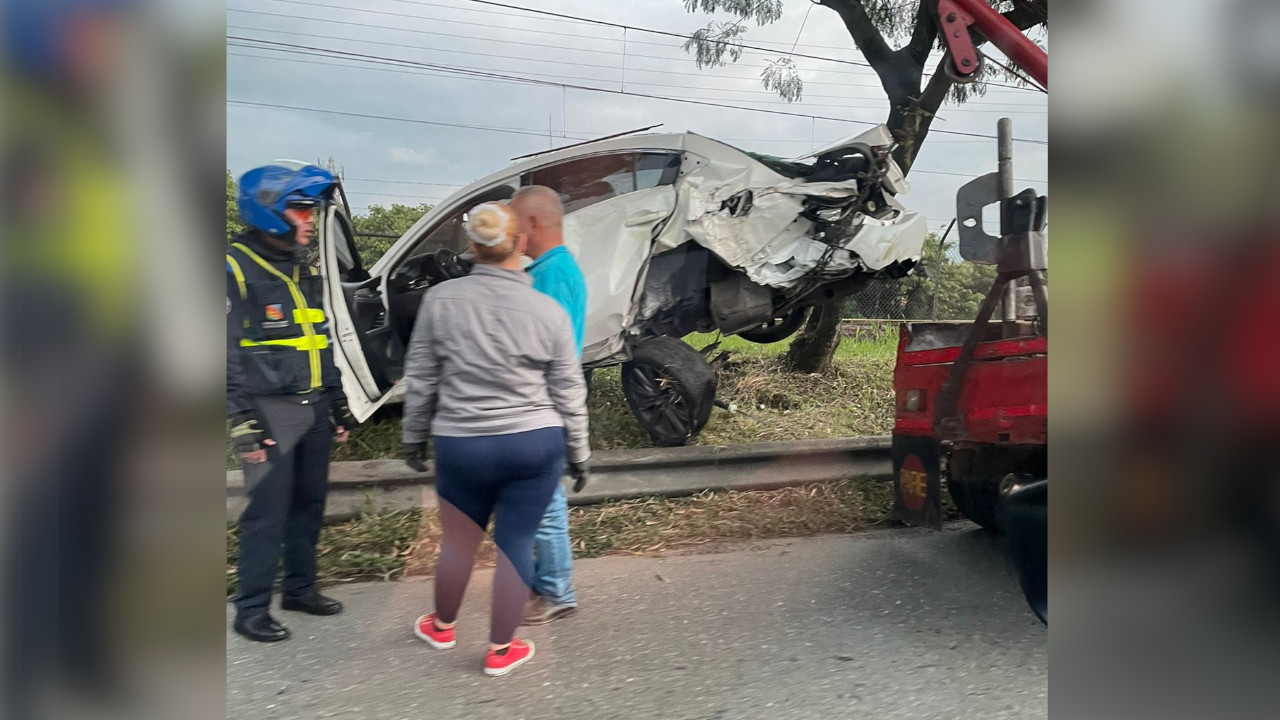 [Video] Así quedo el carrito luego de fuerte accidente en la Avenida Regional