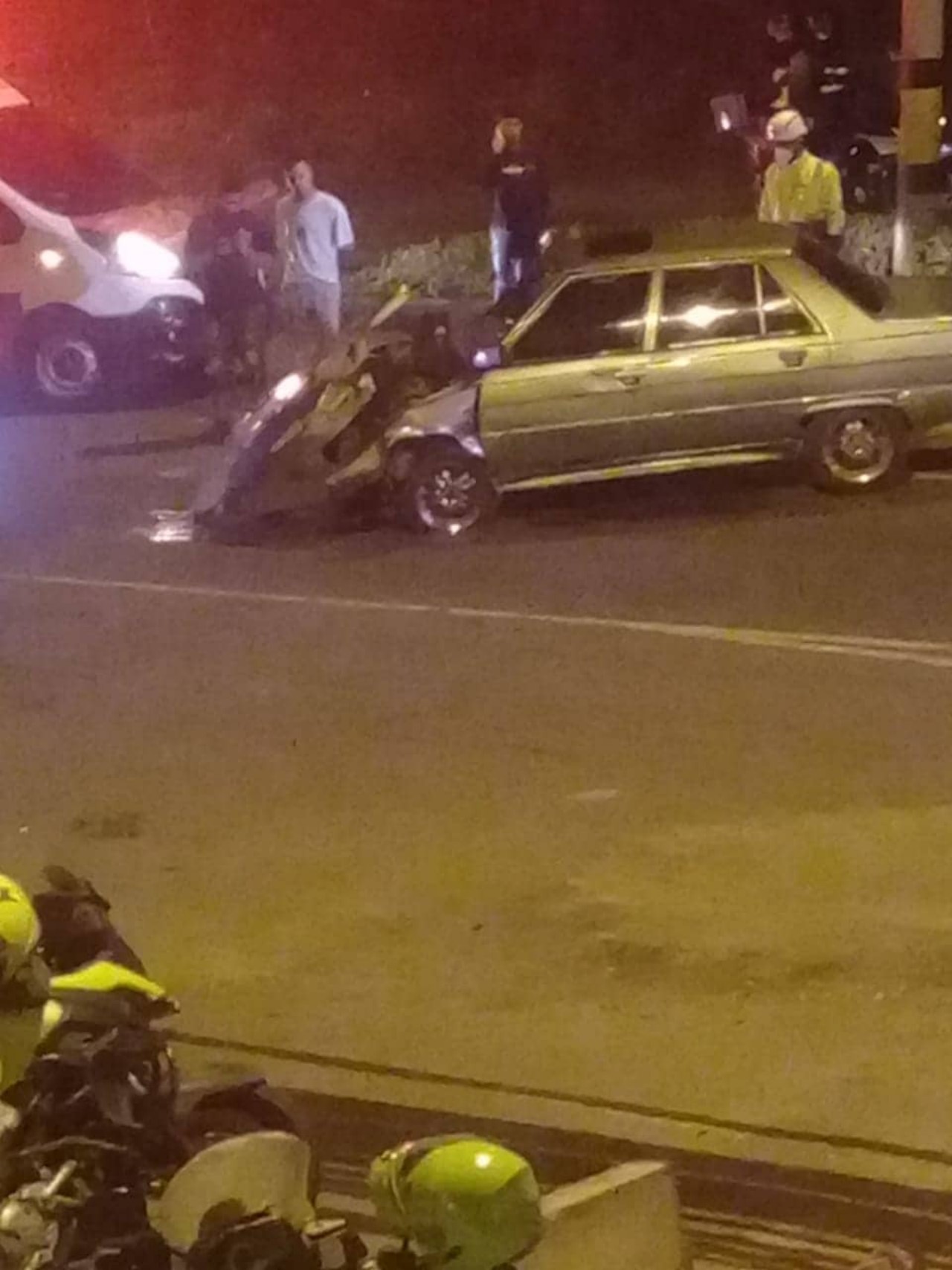 VIDEO. Se dio con un poste de luz, momento exacto de accidente en Copacabana 3 accidente en Copacabana 1