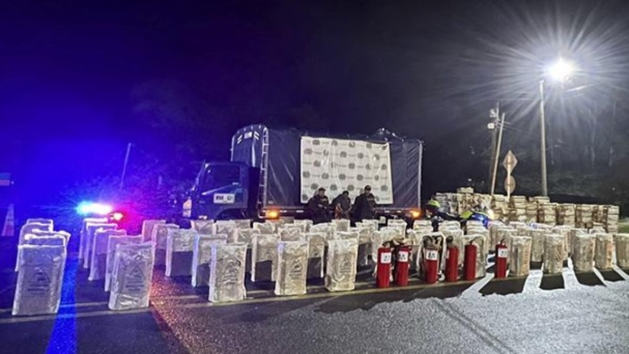 Hallaron dos toneladas de marihuana en 148 extintores