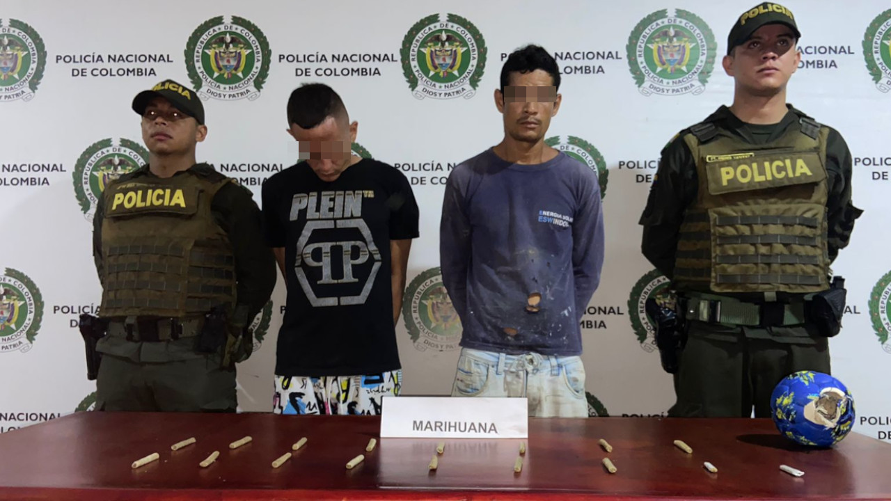 Con drones pillaron a estos 'jibaros' encaletando los baretos en un balón