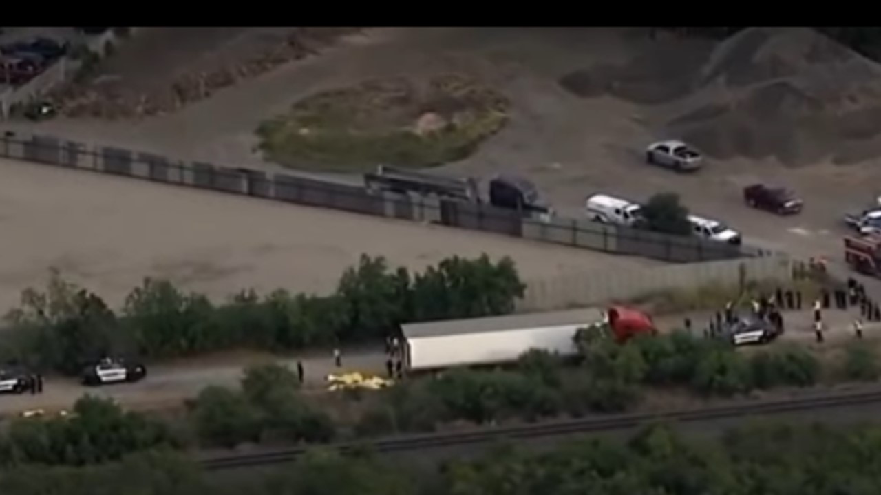 Encuentran más de 40 migrantes muertos en el interior de un camión en Texas