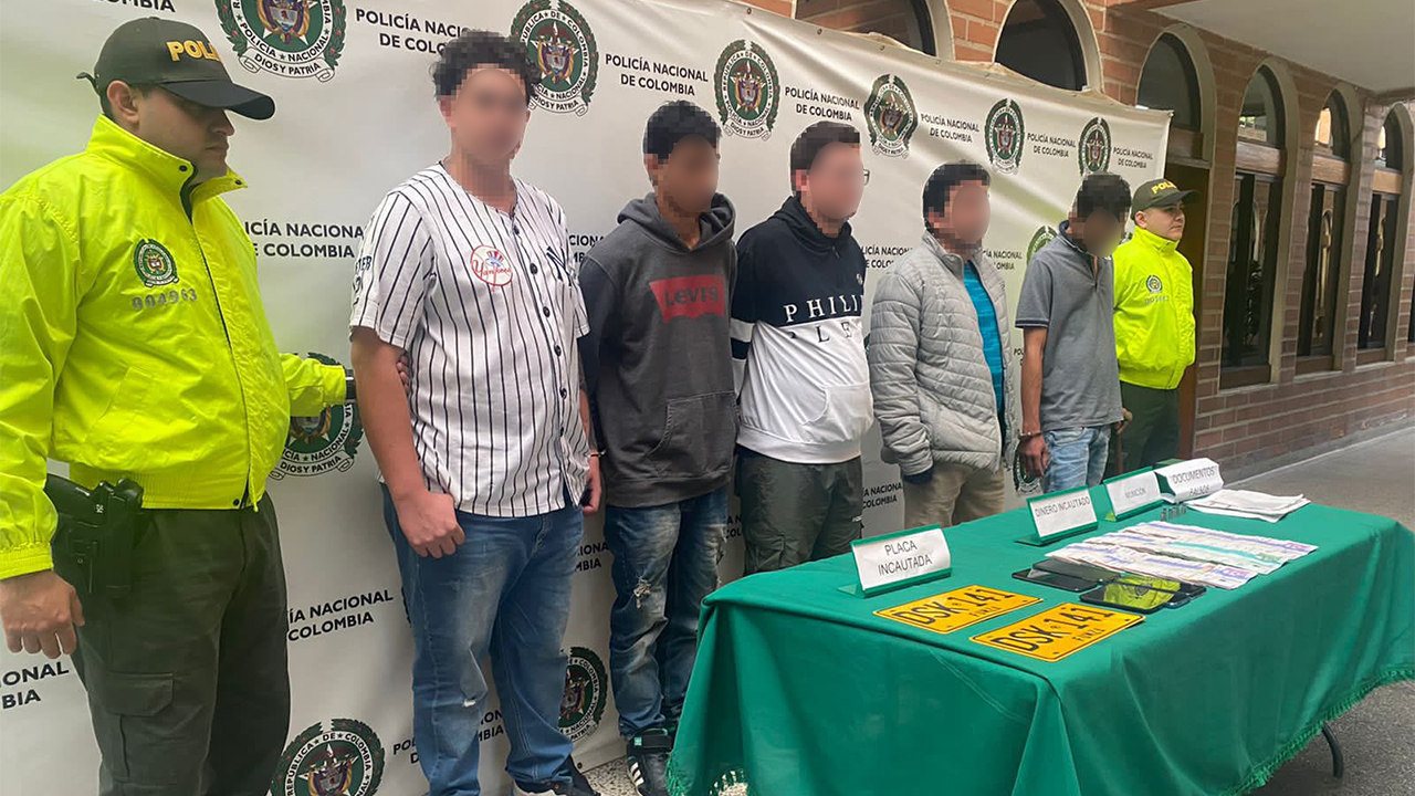 Capturaron a estos sujetos que estarían madrugando a robar carros en Medellín