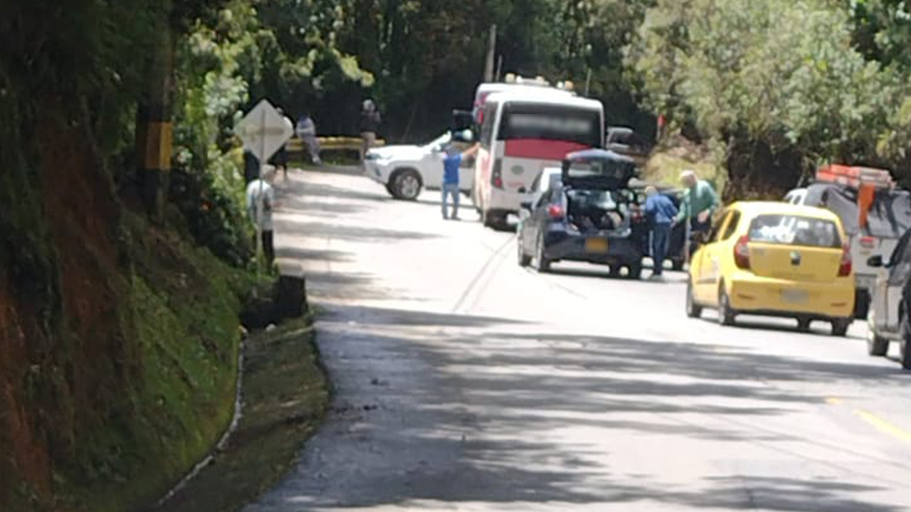 [Video] Reportan amenaza de bomba en Santa Elena, cerraron la vía