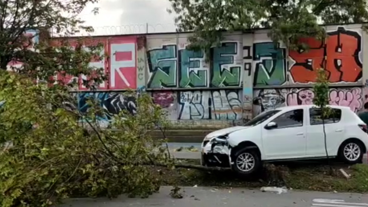 [Video]¡Qué tiestazo! se dio un carro en la Avenida Guayabal