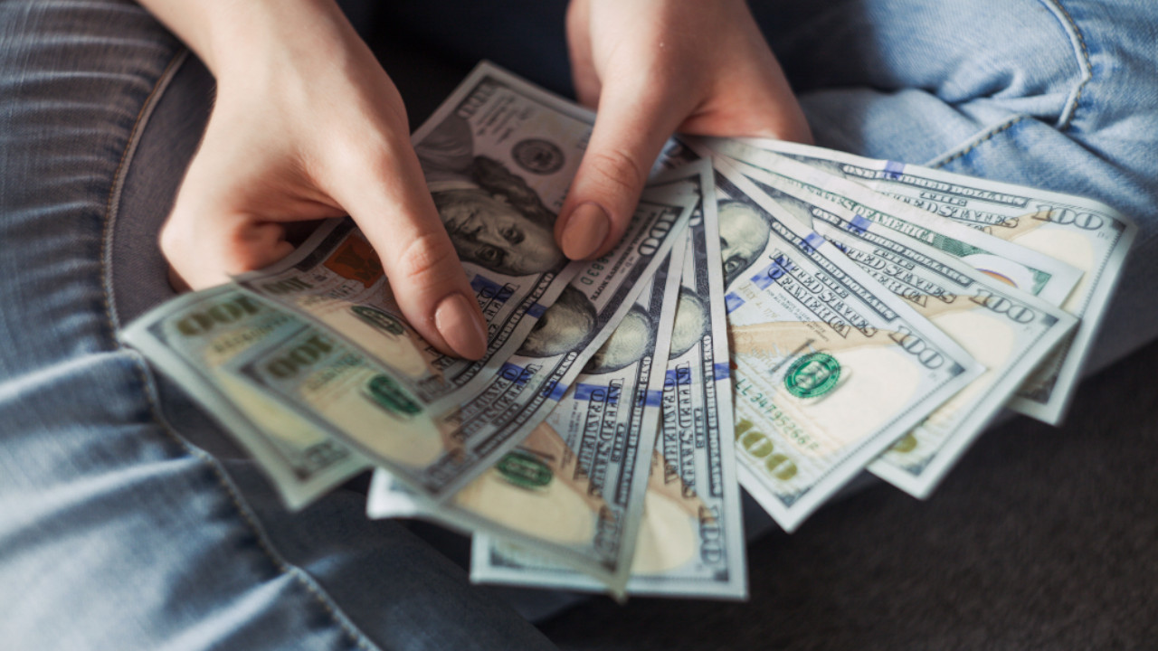 El dólar sigue bajando y abrió el martes en $4.805