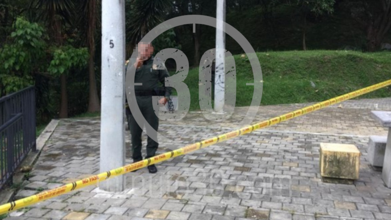 Un joven estaba parchado en el Parque La Asomadera cuando un sicario encapuchado lo mató
