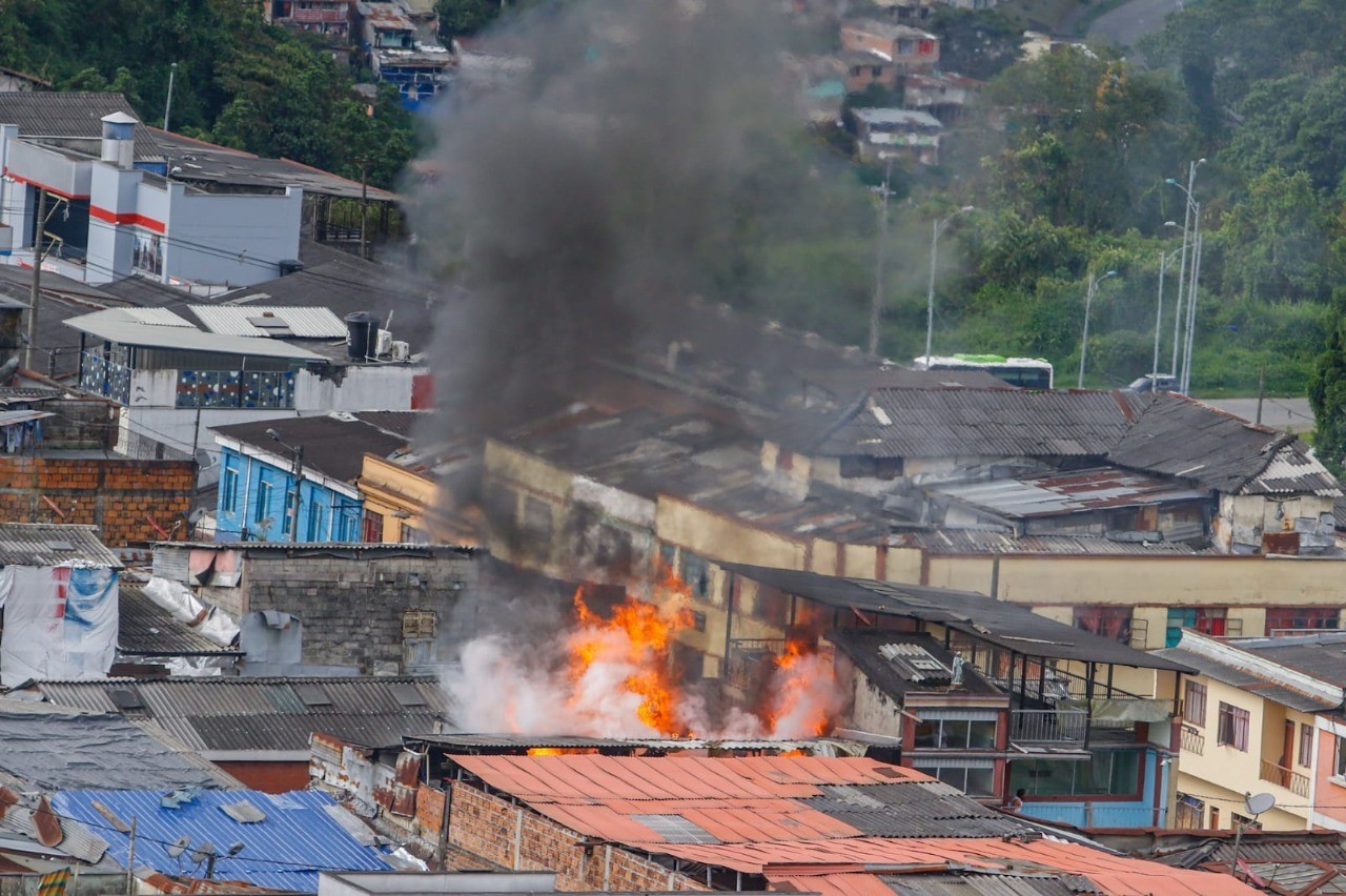 FOTOS. Reportan incendio estructural en sector de La Galería 16 incendio estructural Manizales 18 lunes 1