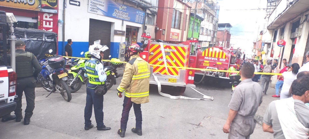FOTOS. Reportan incendio estructural en sector de La Galería 15 incendio estructural Manizales 18 lunes 2