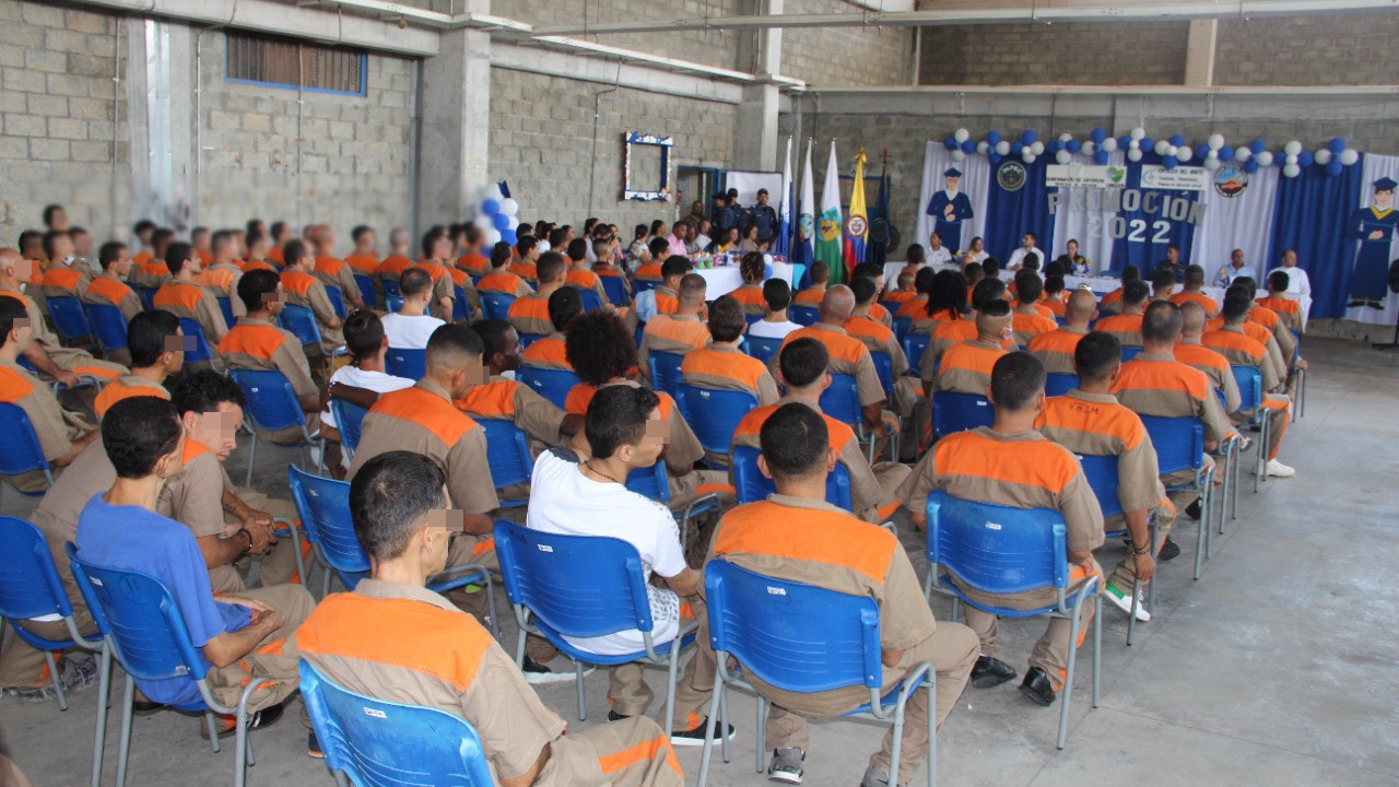 ¡Qué bueno! 212 presos se graduaron como bachilleres en la cárcel de Puerto Triunfo, Antioquia