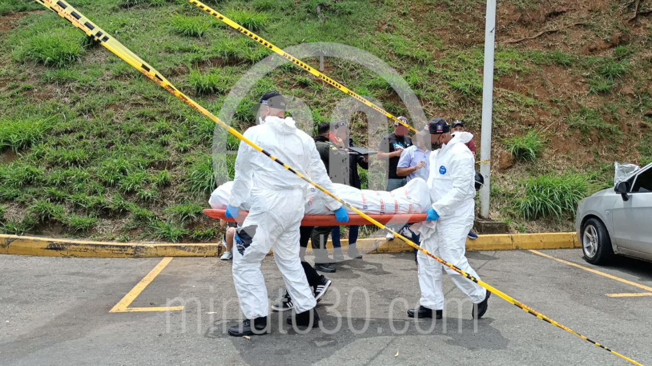 [Video] Ya iba a prender su carro en Bello cuando lo sorprendió la muerte