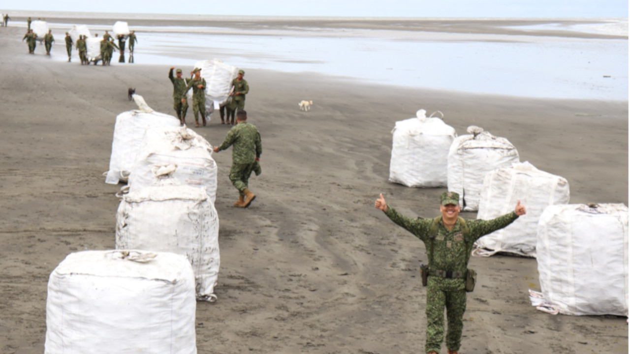 Armada recolectó 12 toneladas de basura en playas de Buenaventura