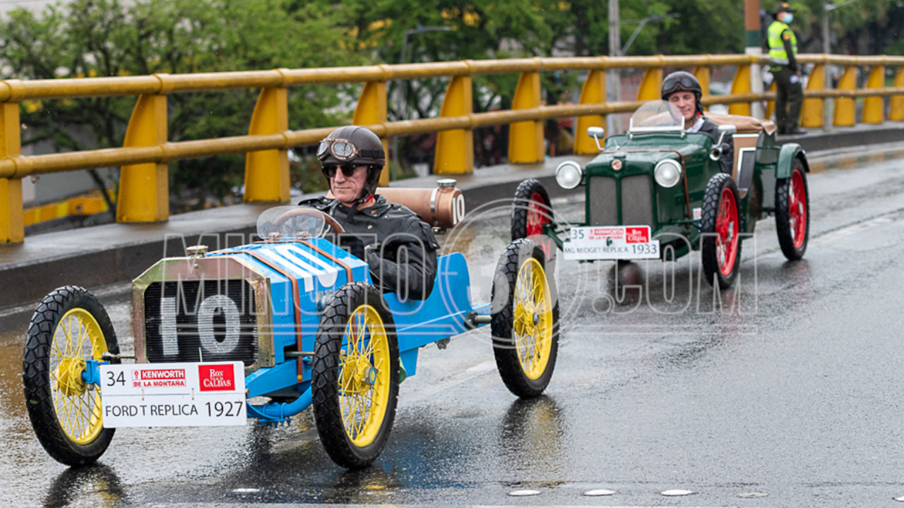 Desfile de autos clásicos y antiguos 2022