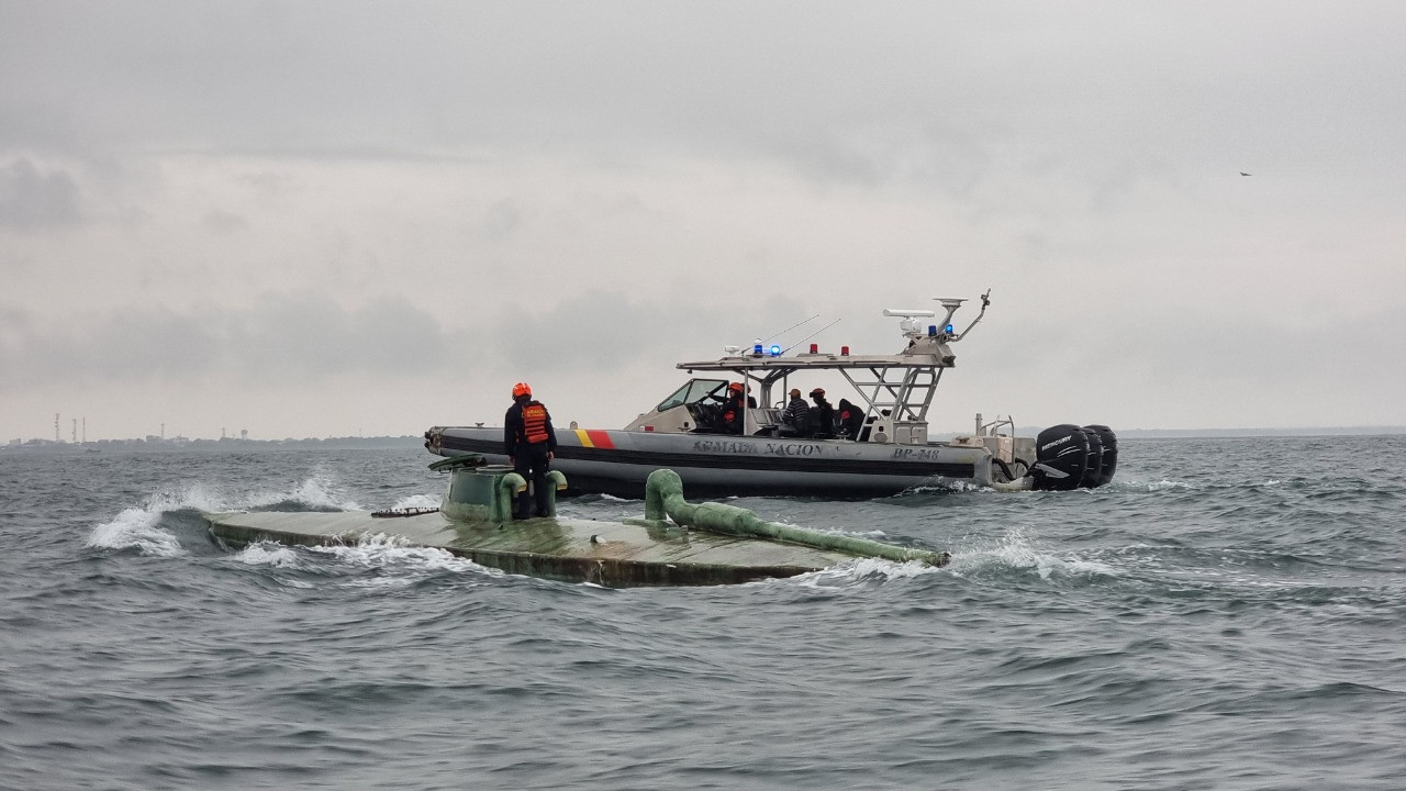 Incautaron 3 toneladas de cocaína que iban en un sumergible