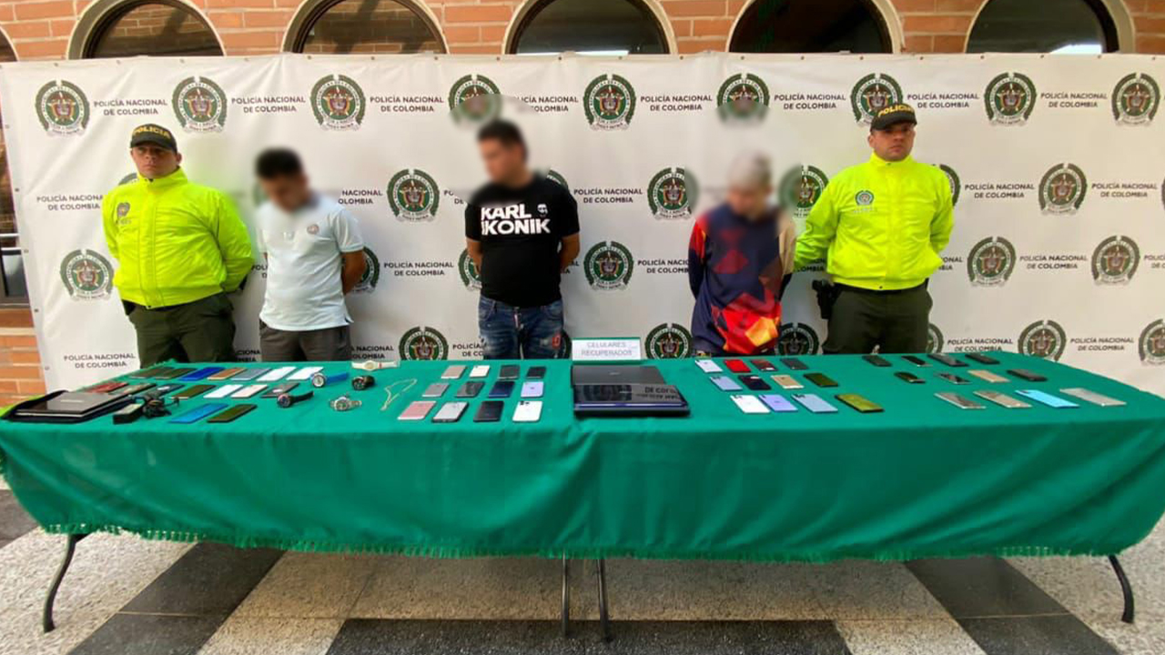 Sujetos capturados porque estarían dedicados a vender celulares robados en Medellín