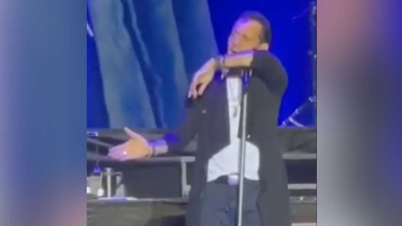 Video: A Marc Antony le dieron su “botellazo” en Medellín