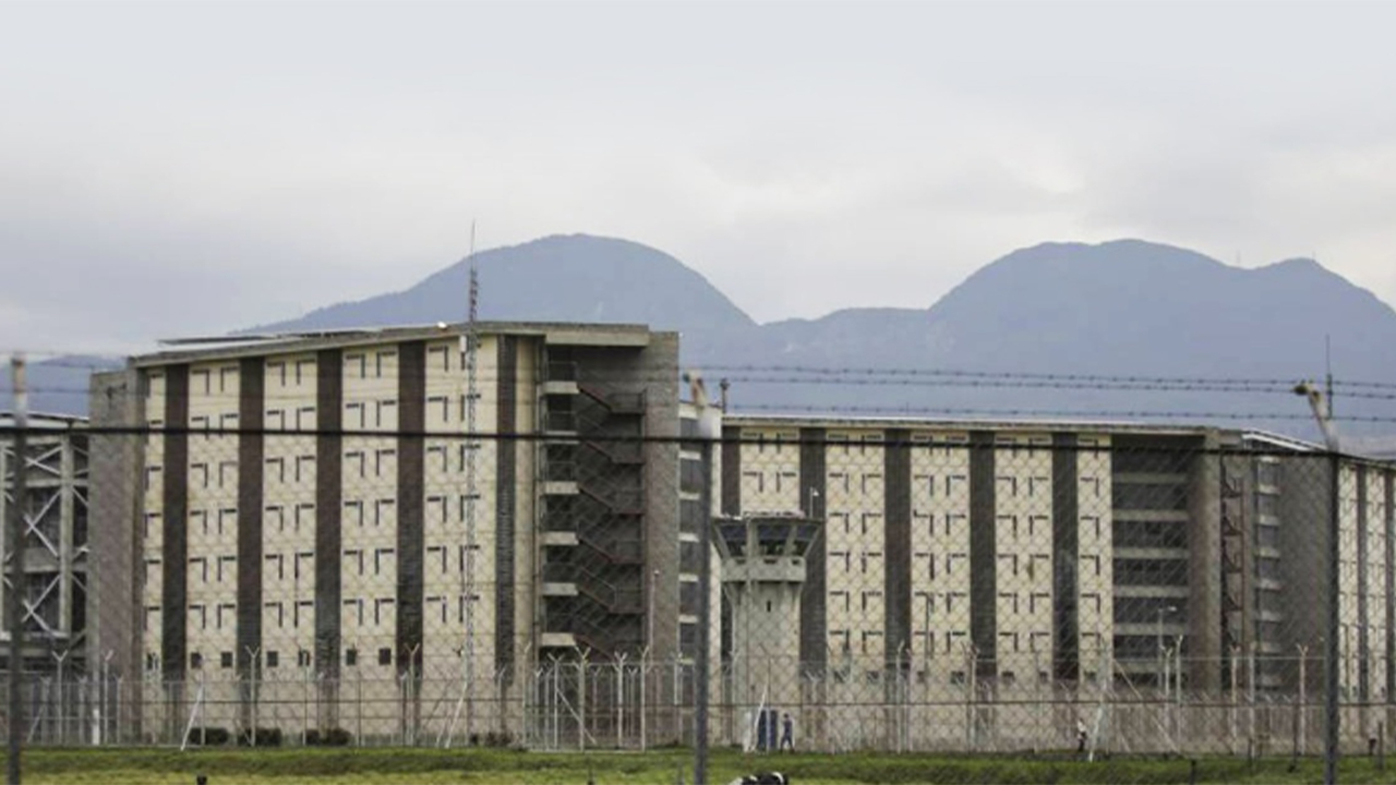 Judicializado guardia del INPEC, permitía celulares en La Picota