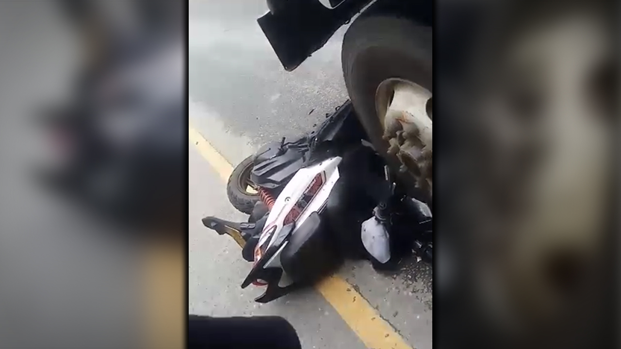 [Video] Motociclista perdió una pierna en un fuerte accidente en Copacabana