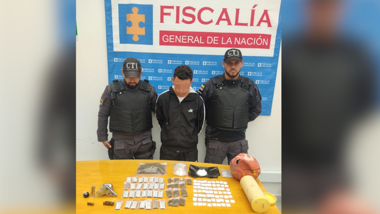 Sujeto se las dio de avispado guardando el vicio en un balón y un tubo PVC, se lo pillaron