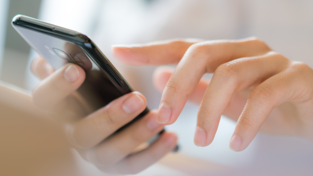 La mamá le quito el celular y ella decidió tomar veneno