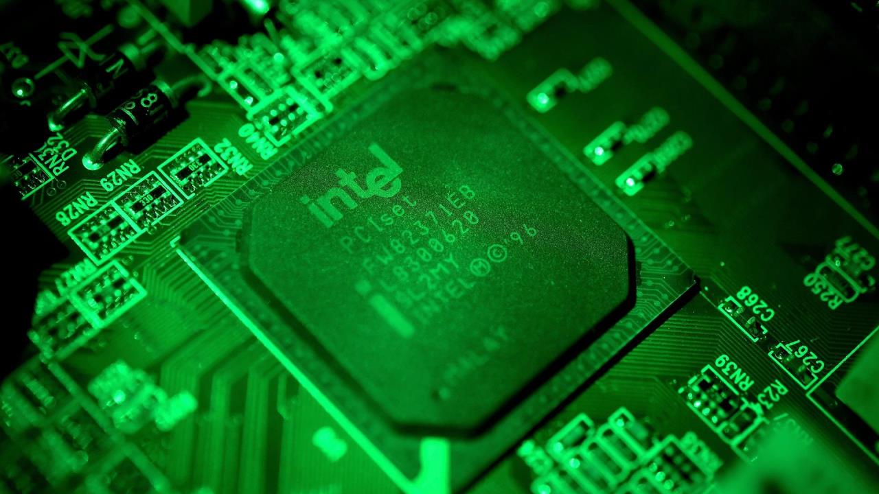 Vista del logo de Intel, en una fotografía de archivo. EFE/ Sascha Steinbach