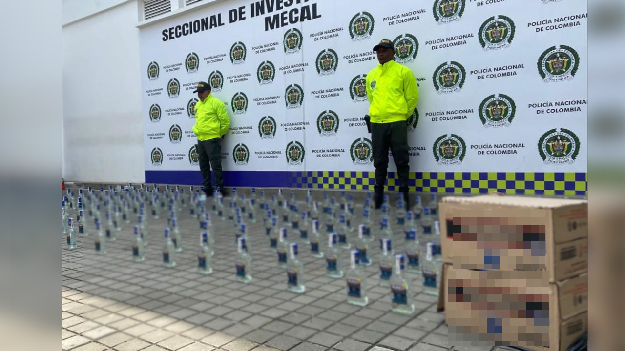 La Policía en Cali encontró todas estas botellas de licor 'chiviado'