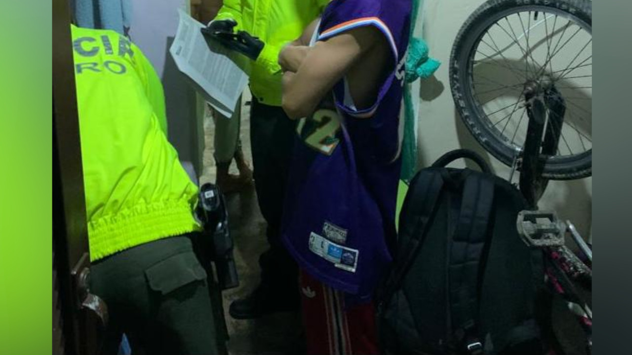 [Video] Cogieron a 11 'muchachitos' en Itagüí por los delitos de homicidio, robo, extorsión entre otros