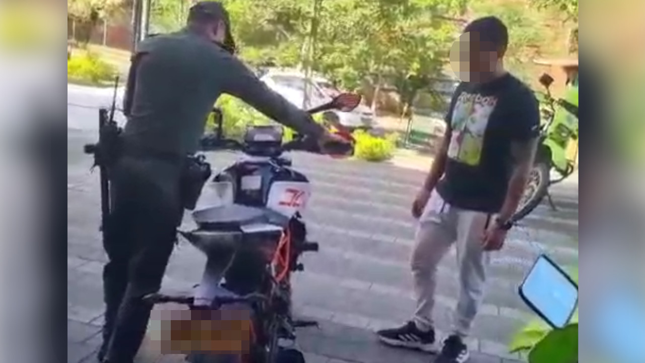 'Ratas' como se cansaron de halar la moto que se habían robado y la dejaron tirada por Aguacatala