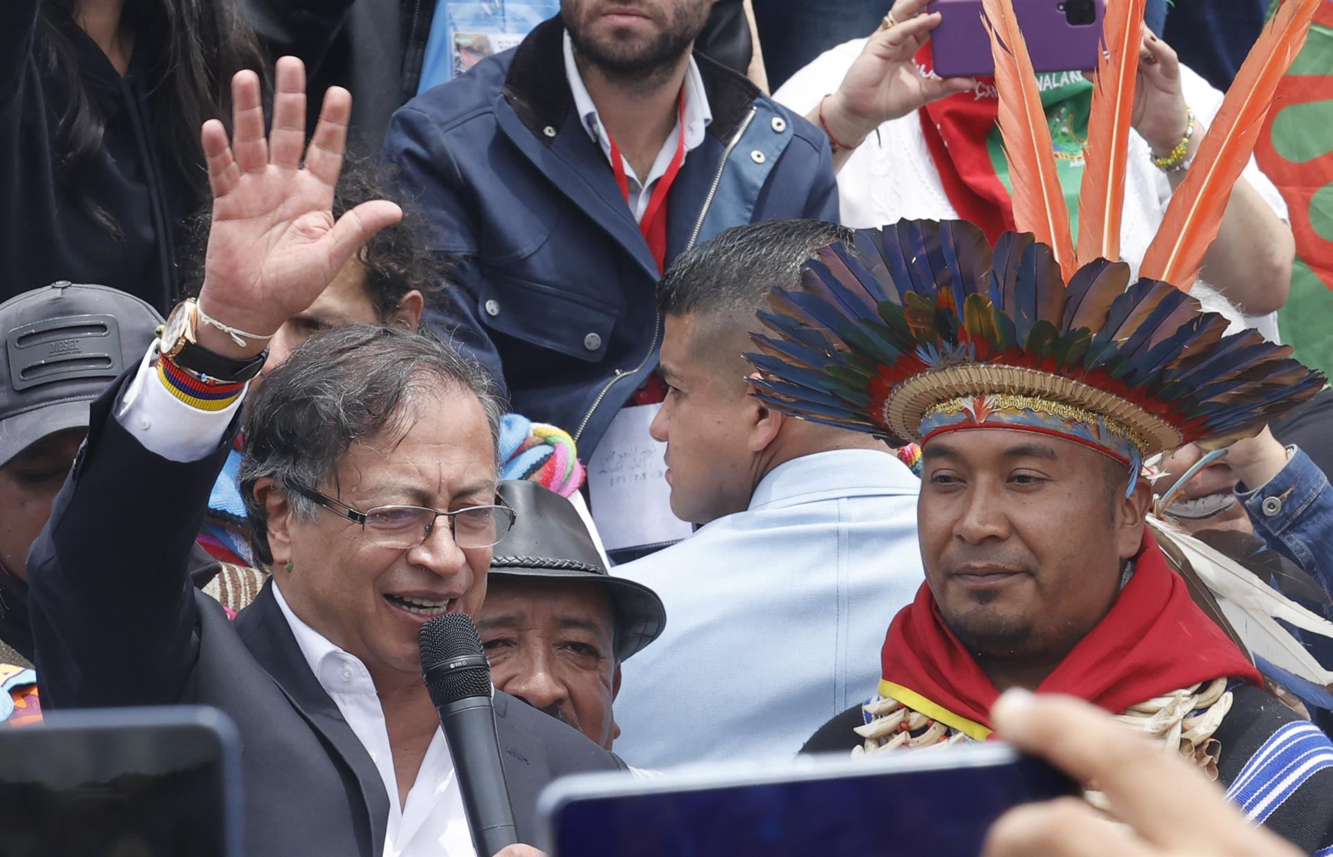 Petro quiere inaugurar la primera "democracia multicolor" en Colombia 2 petro multicolor2