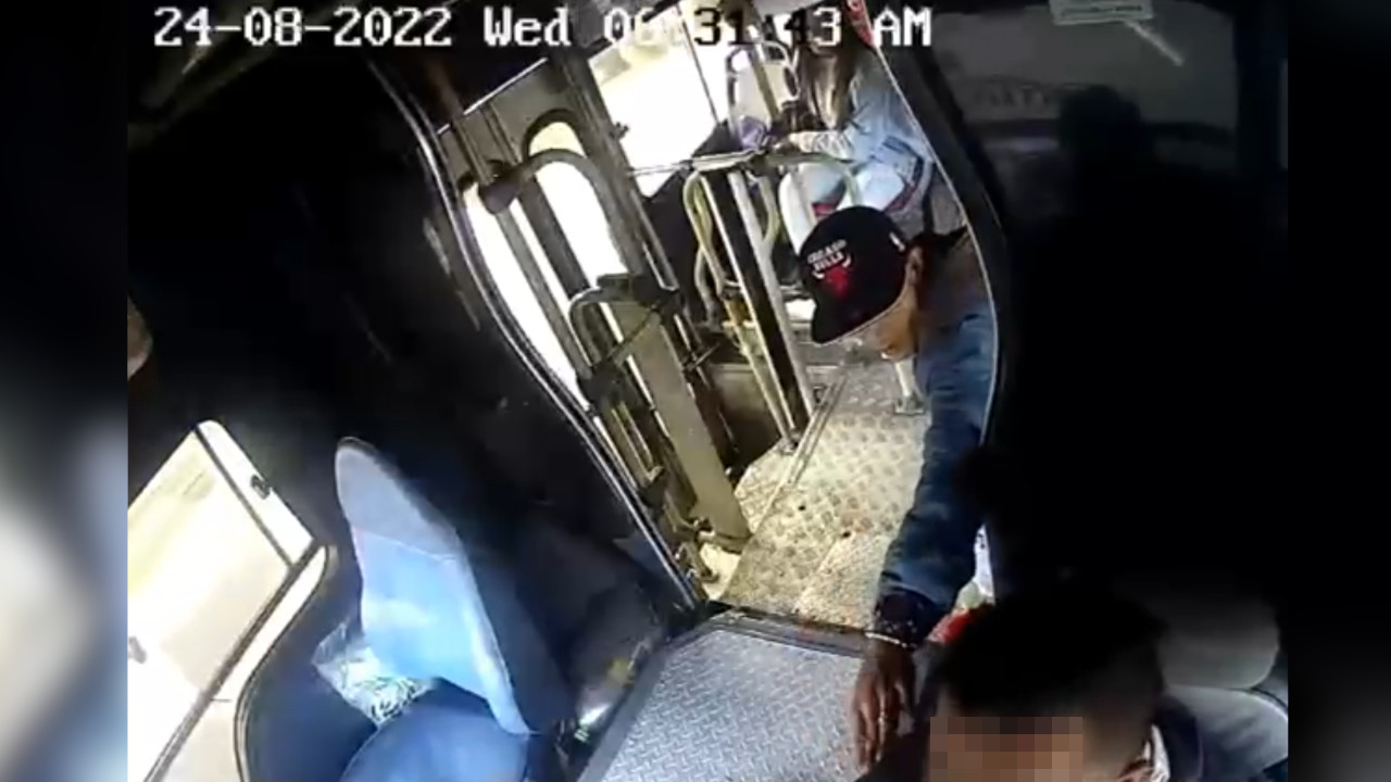 [Video] ¡Qué rabia! Les robaron al conductor y pasajeros de un bus en Medellín