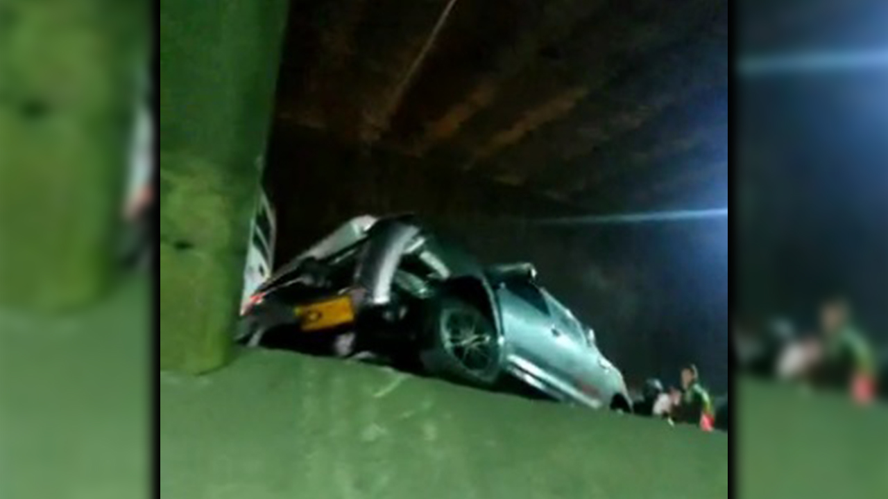 ¡Atención! ‘Taco’ en la Oriental por aparatoso accidente en el deprimido