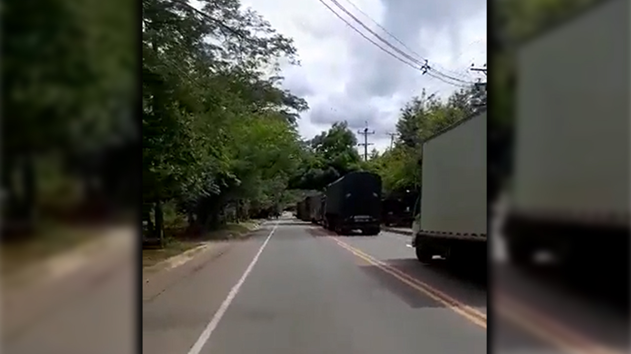 Camioneros en la troncal