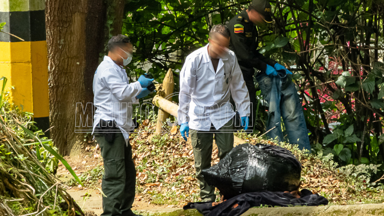 Envuelto en papel chicle: Encontraron cadáver en vía Las Palmas