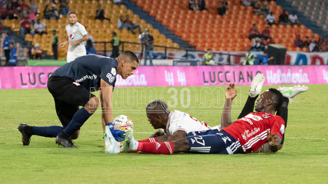 Medellin fue poderoso y le gano a America 2 0 en el Atanasio 13