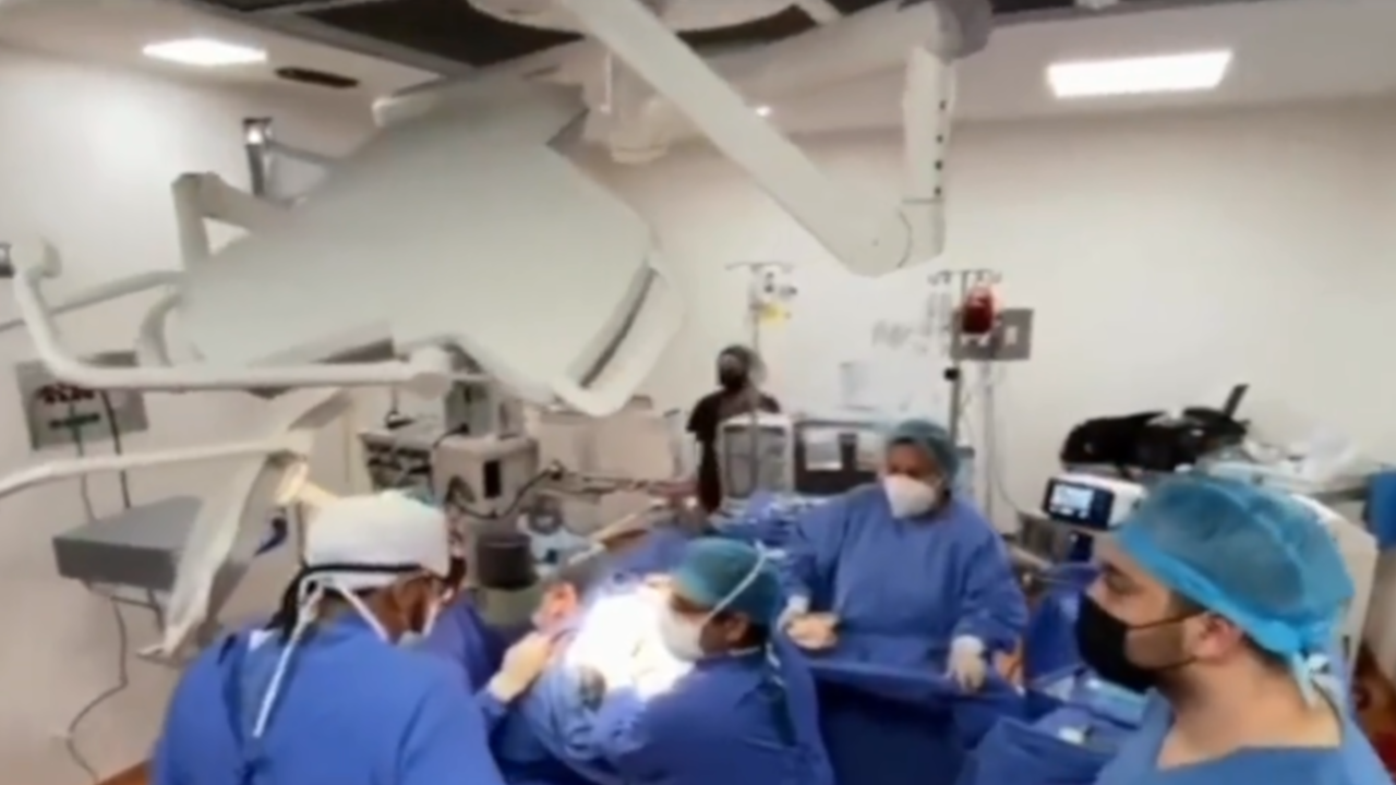 [VIDEO] “Contra viento y marea”: Médicos operaron a un bebé en medio del terremoto en México
