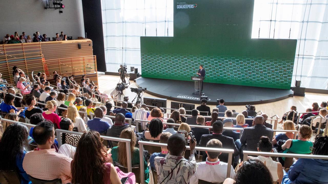 El presidente del Gobierno español, Pedro Sánchez, interviene en el evento Goalkeepers organizado por la Fundación Bill y Melinda Gates en Nueva York, Nueva York, Estados Unidos. EFE/EPA/SARAH YENESEL
