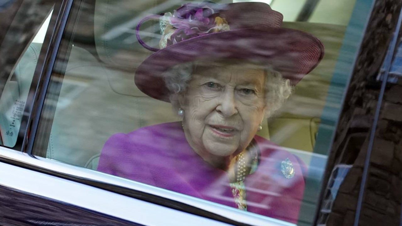 Inglaterra «acuartelada» por el estado de salud de la Reina Isabel II