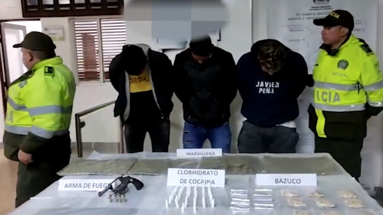 Rina dejo 3 capturados con estupefacientes y un arma de fuego bogota