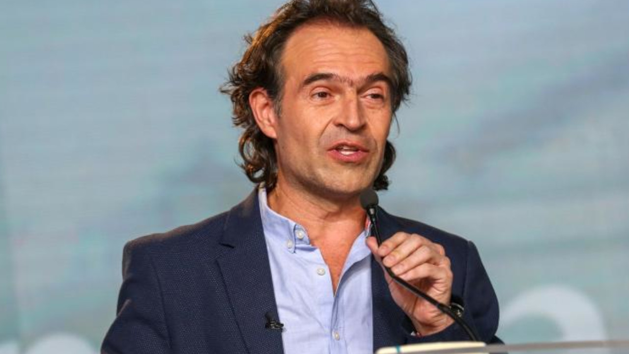 "Gobierno Petro improvisa": "Fico" arremete contra la subida del precio de gasolina