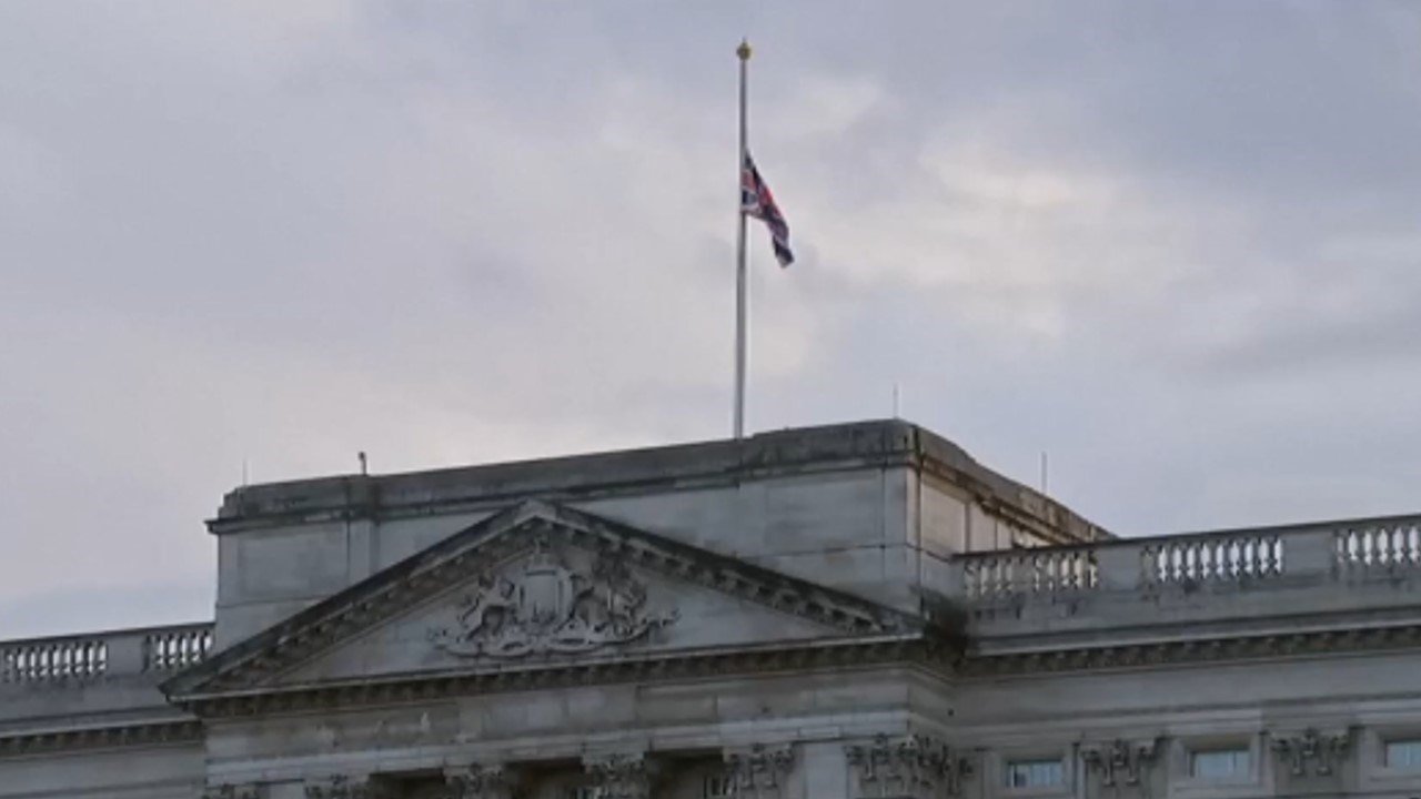 bandera a media asta