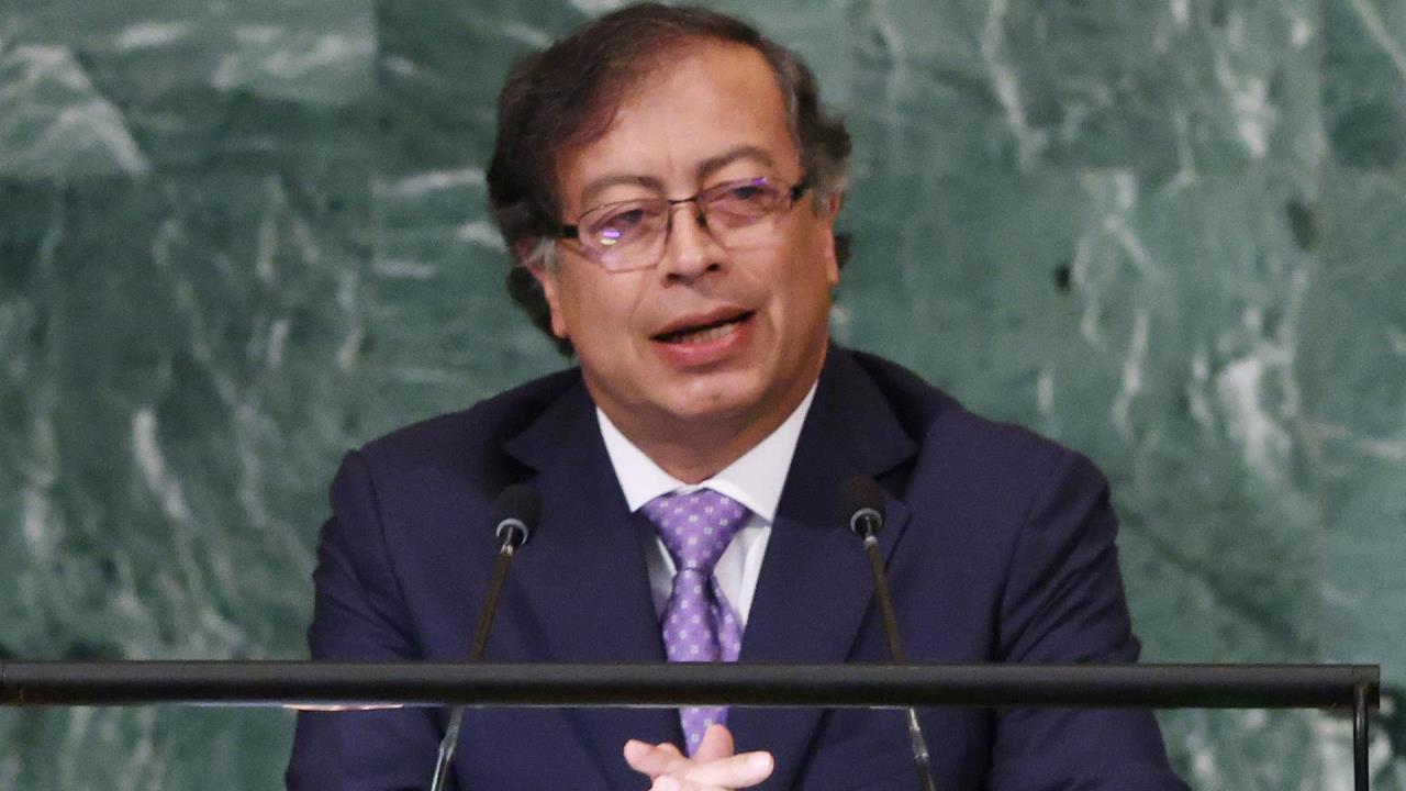 gustavo petro eln paz total
