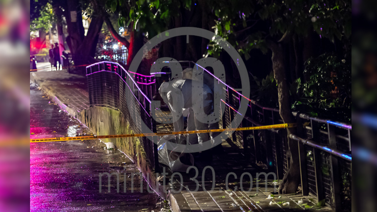 Un sicario pasó en una moto, vio un hombre que iba caminando por Villa Hermosa y lo mató