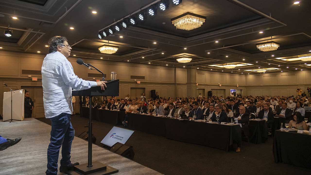Empresarios exportadores deberían ser defensores, de primera línea, de la Reforma Agraria: Presidente Petro en Analdex