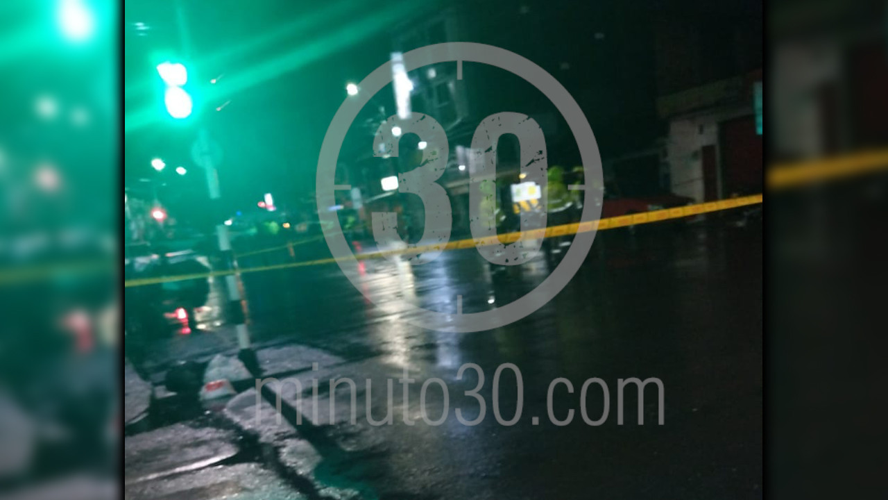 Un policía defendió a una mujer que era golpeada por un sujeto, lo mató