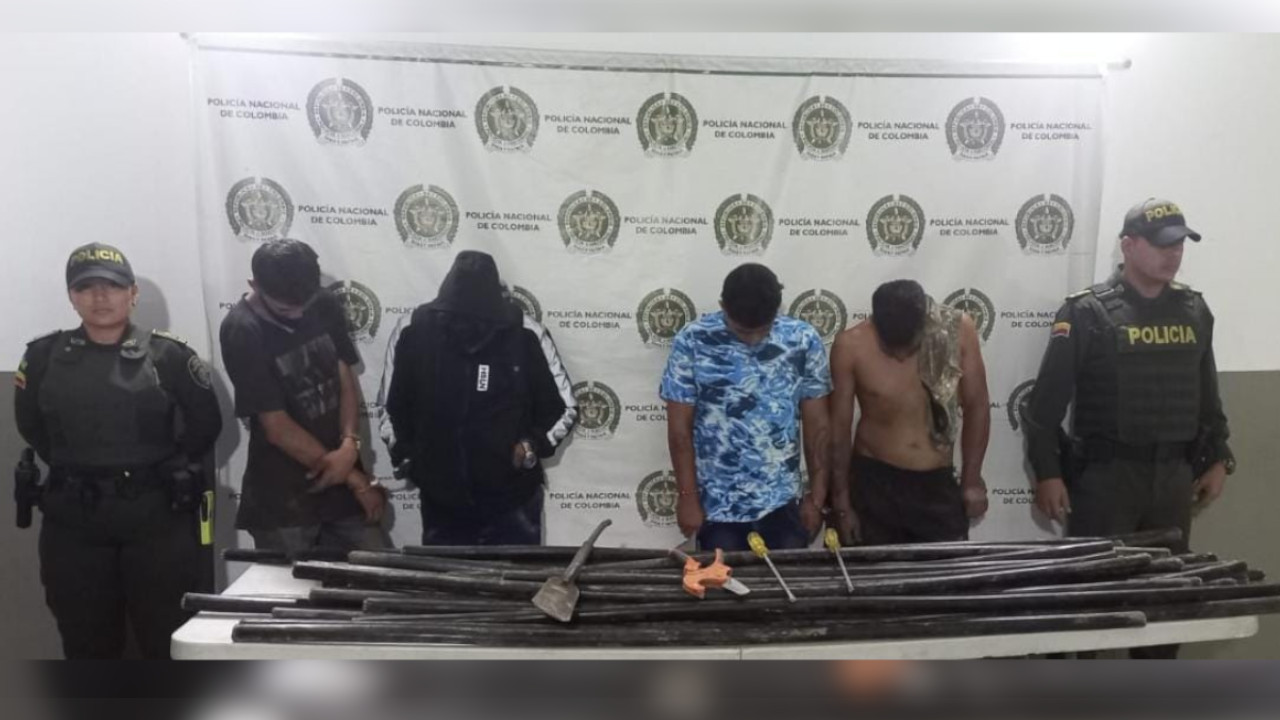 La Policía los descubrió robando cables en Bello