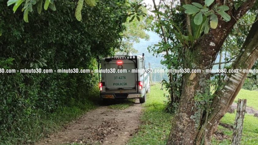 Atención: Cuerpo con casco de moto fue hallado en una vereda de Barbosa